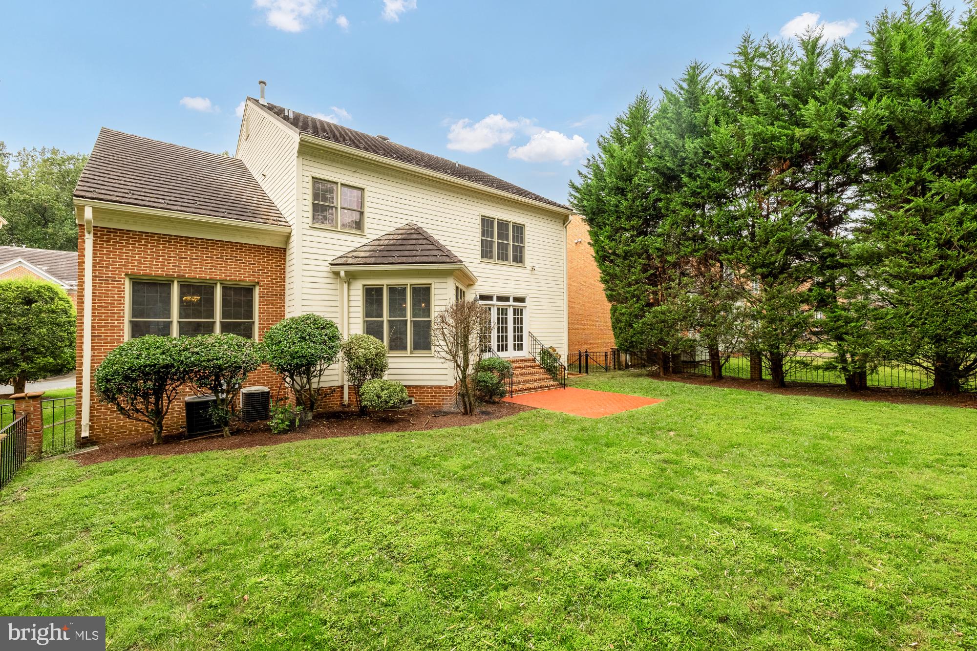 RIVER FALLS - Residential