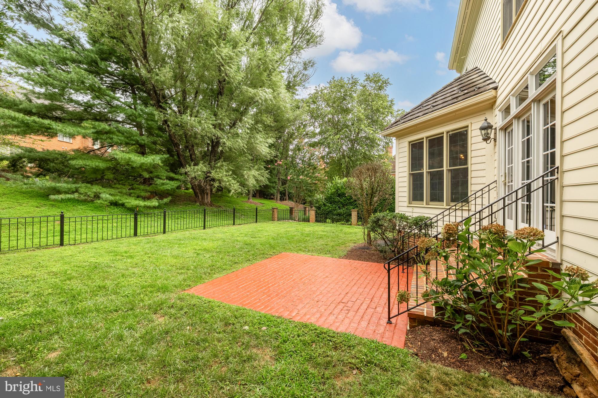 RIVER FALLS - Residential