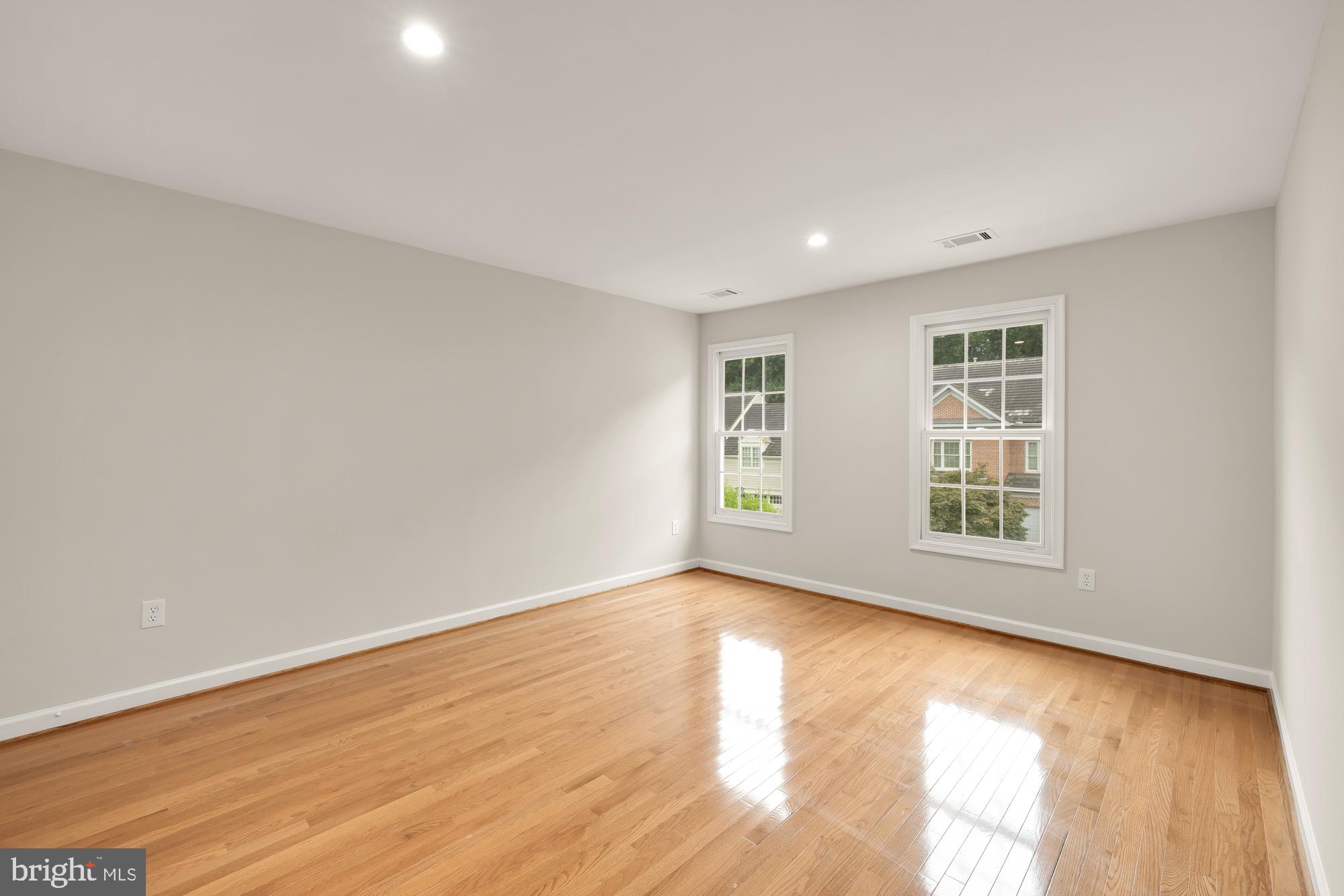 RIVER FALLS - Residential