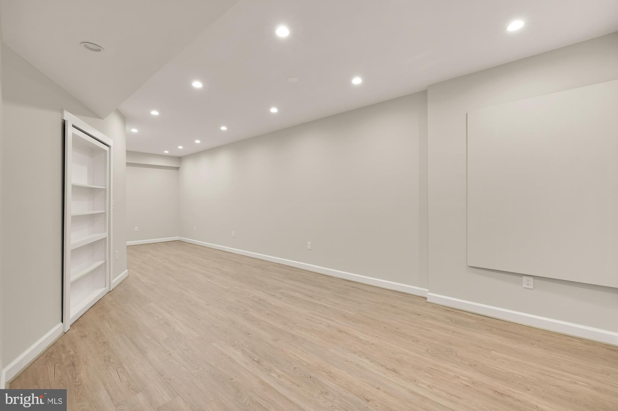 RIVER FALLS - Residential