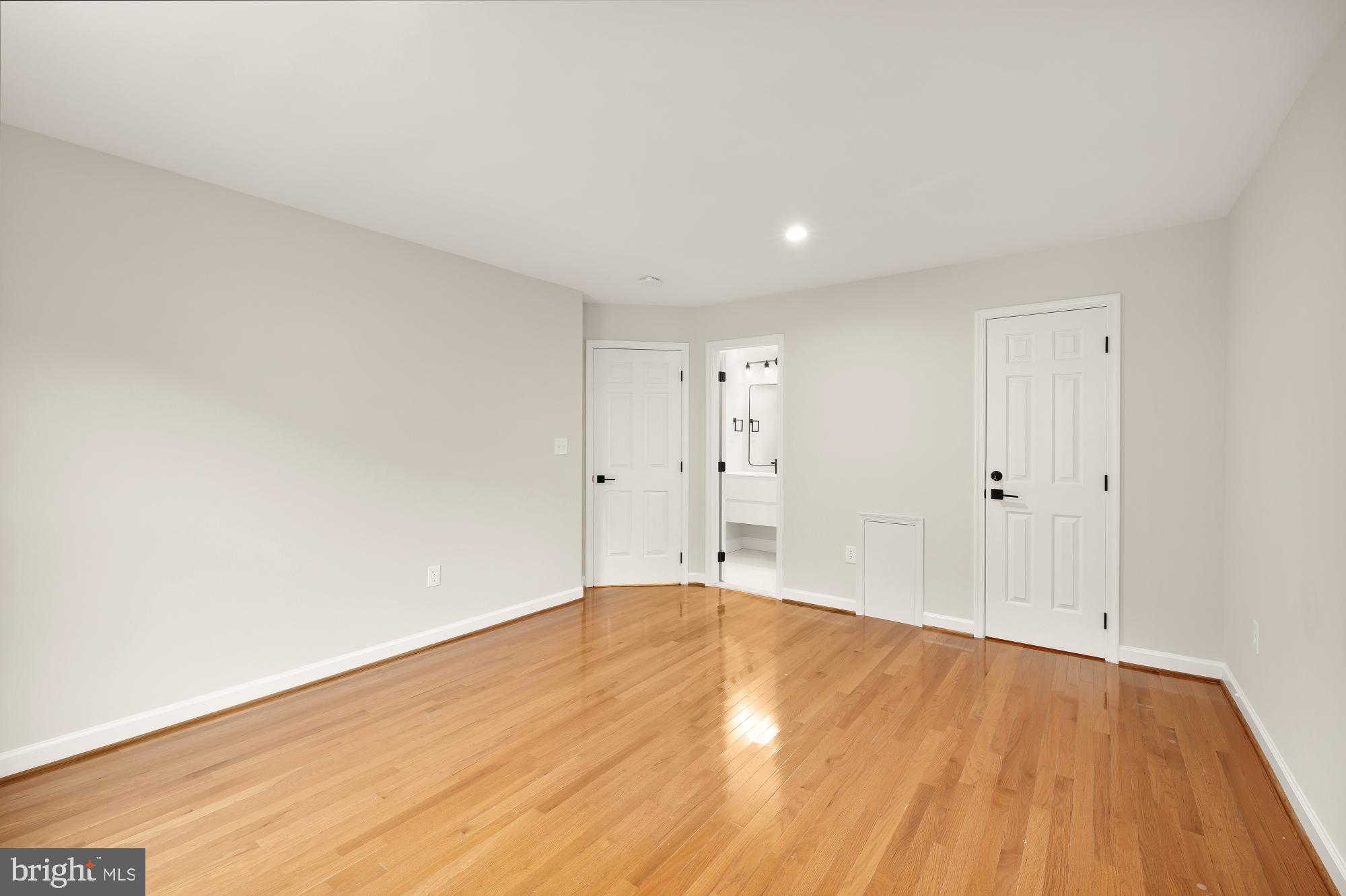 RIVER FALLS - Residential