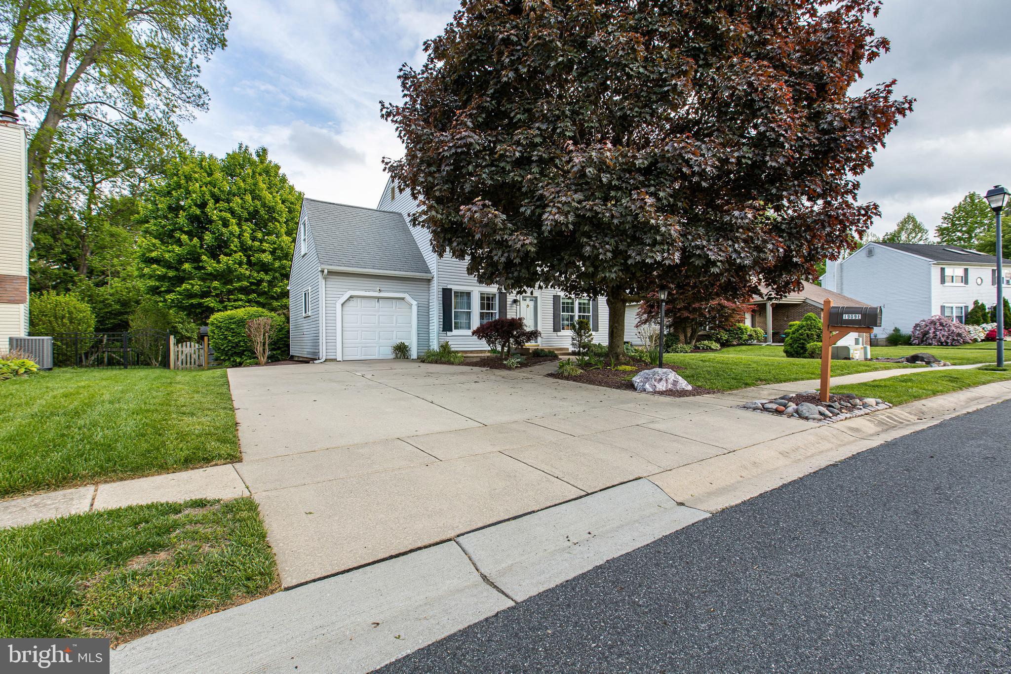 1909 E ZABENKO DRIVE