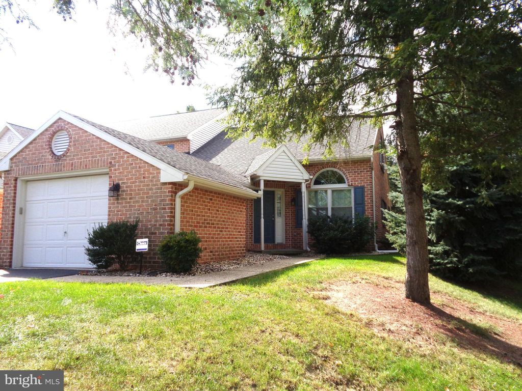 Photo of 142 Langley Square, Lancaster, PA 17603 (MLS # PALA2059390)