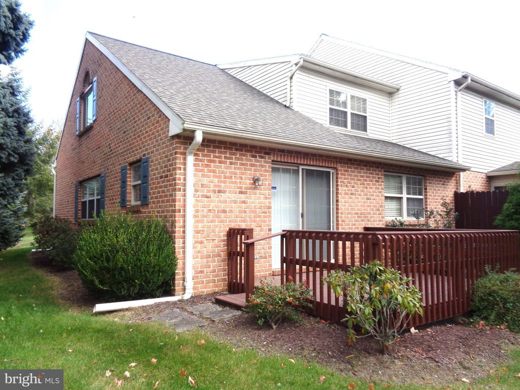 Photo of 142 Langley Square, Lancaster, PA 17603 (MLS # PALA2059390)