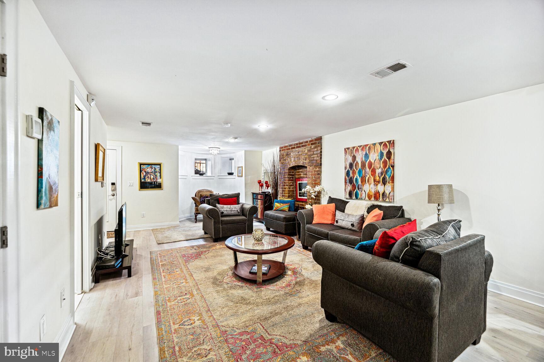 1316 W NW 1