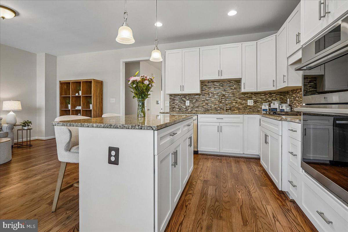 STRATSHIRE CROSSING - Residential