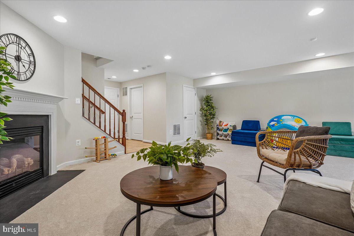 STRATSHIRE CROSSING - Residential
