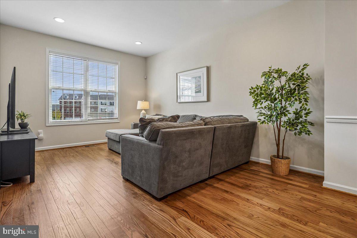 STRATSHIRE CROSSING - Residential