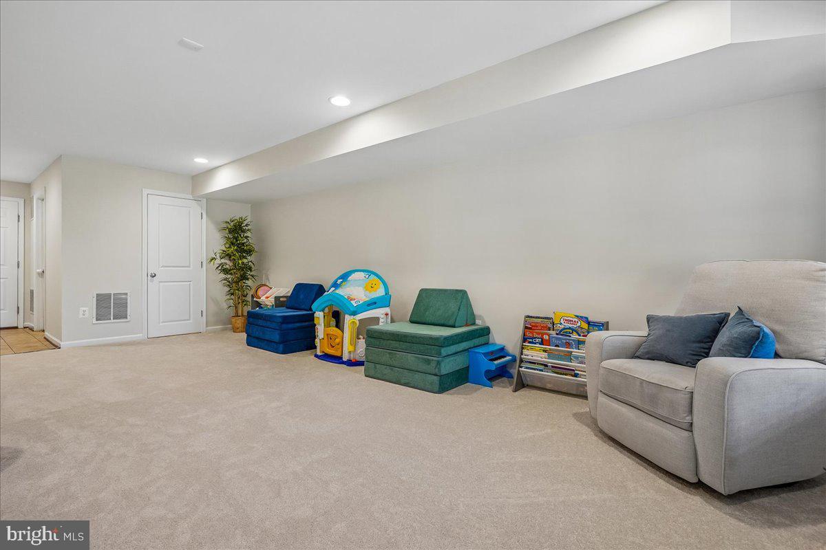 STRATSHIRE CROSSING - Residential