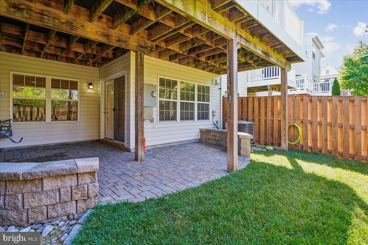STRATSHIRE CROSSING - Residential