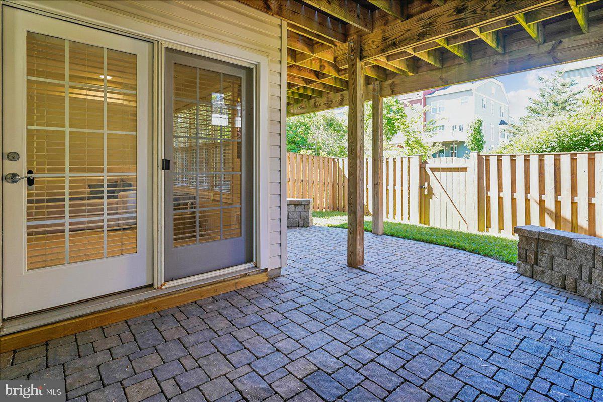 STRATSHIRE CROSSING - Residential