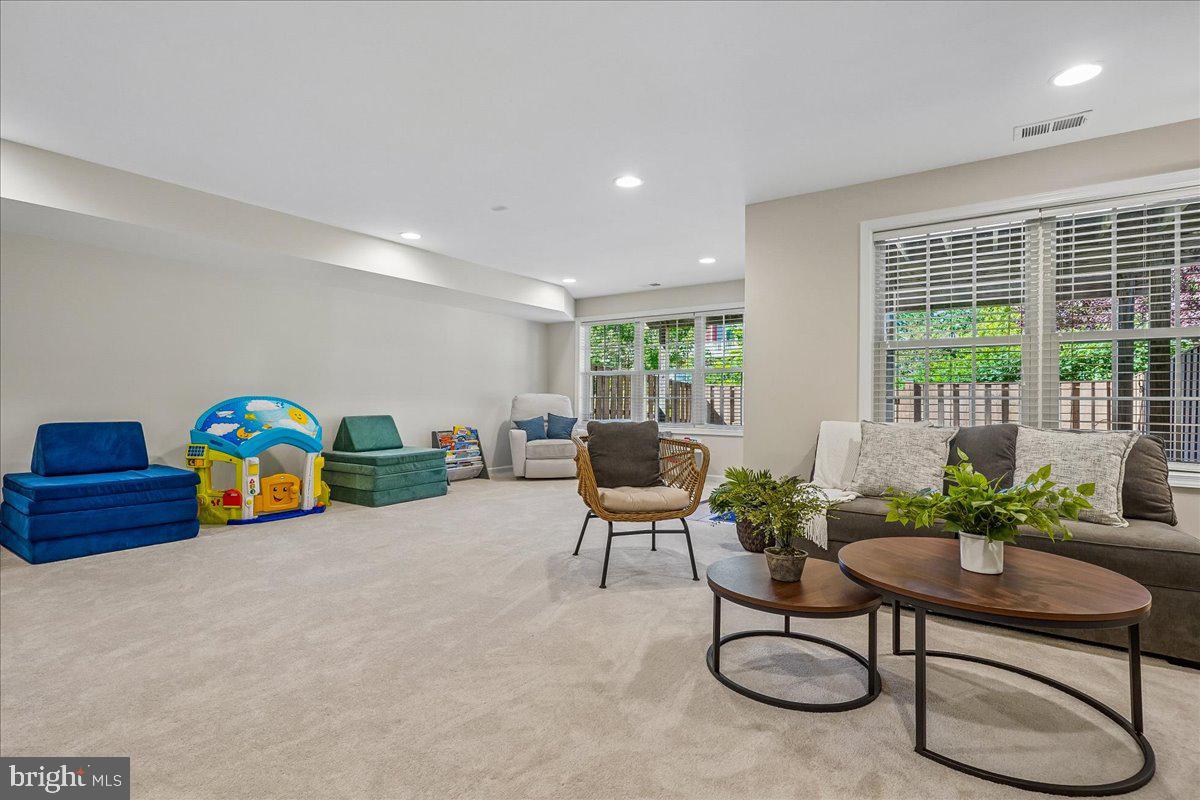 STRATSHIRE CROSSING - Residential