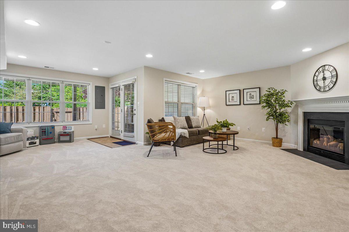 STRATSHIRE CROSSING - Residential