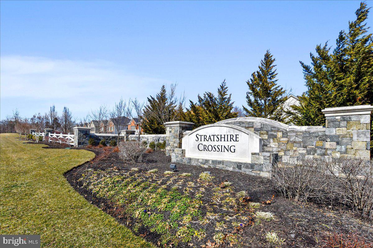STRATSHIRE CROSSING - Residential