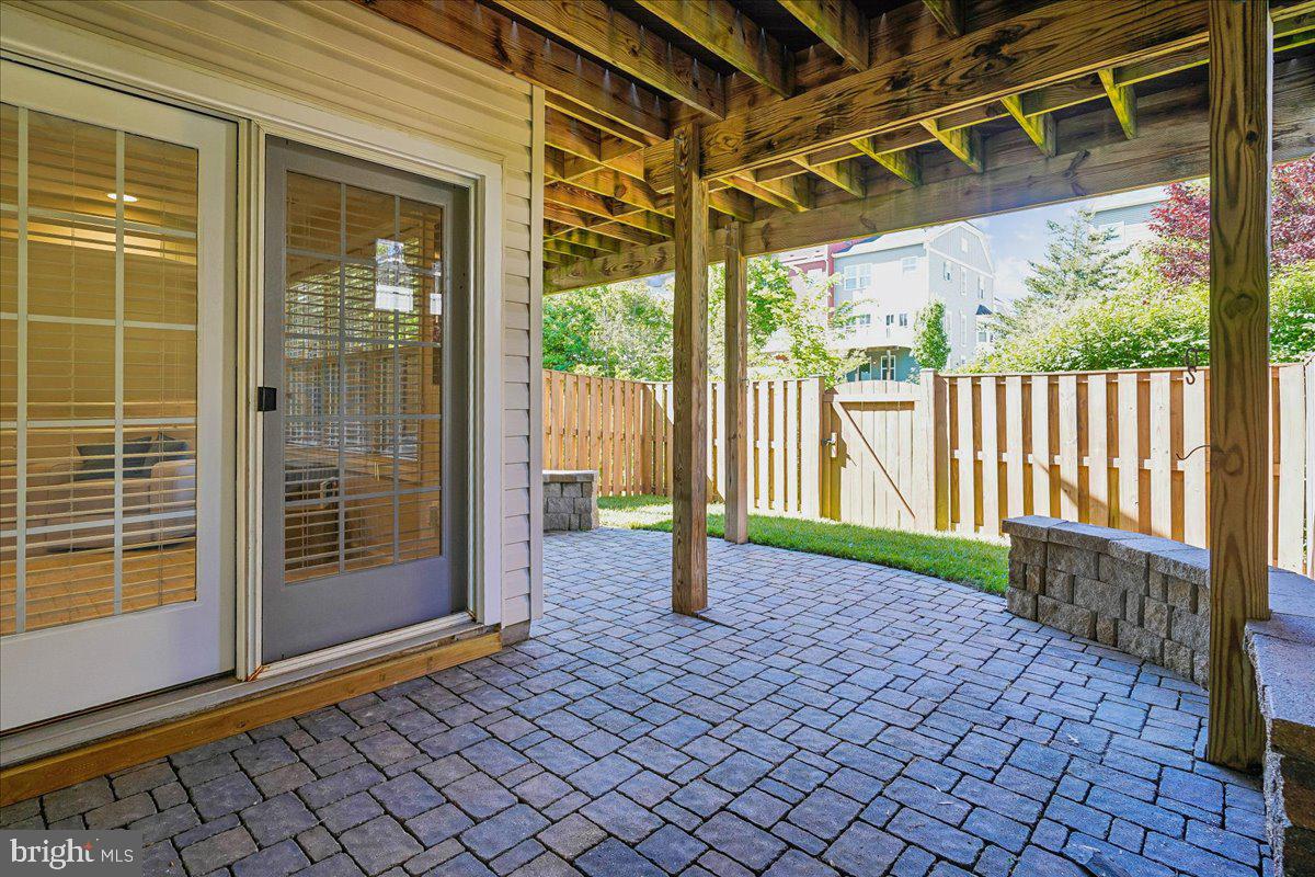 STRATSHIRE CROSSING - Residential