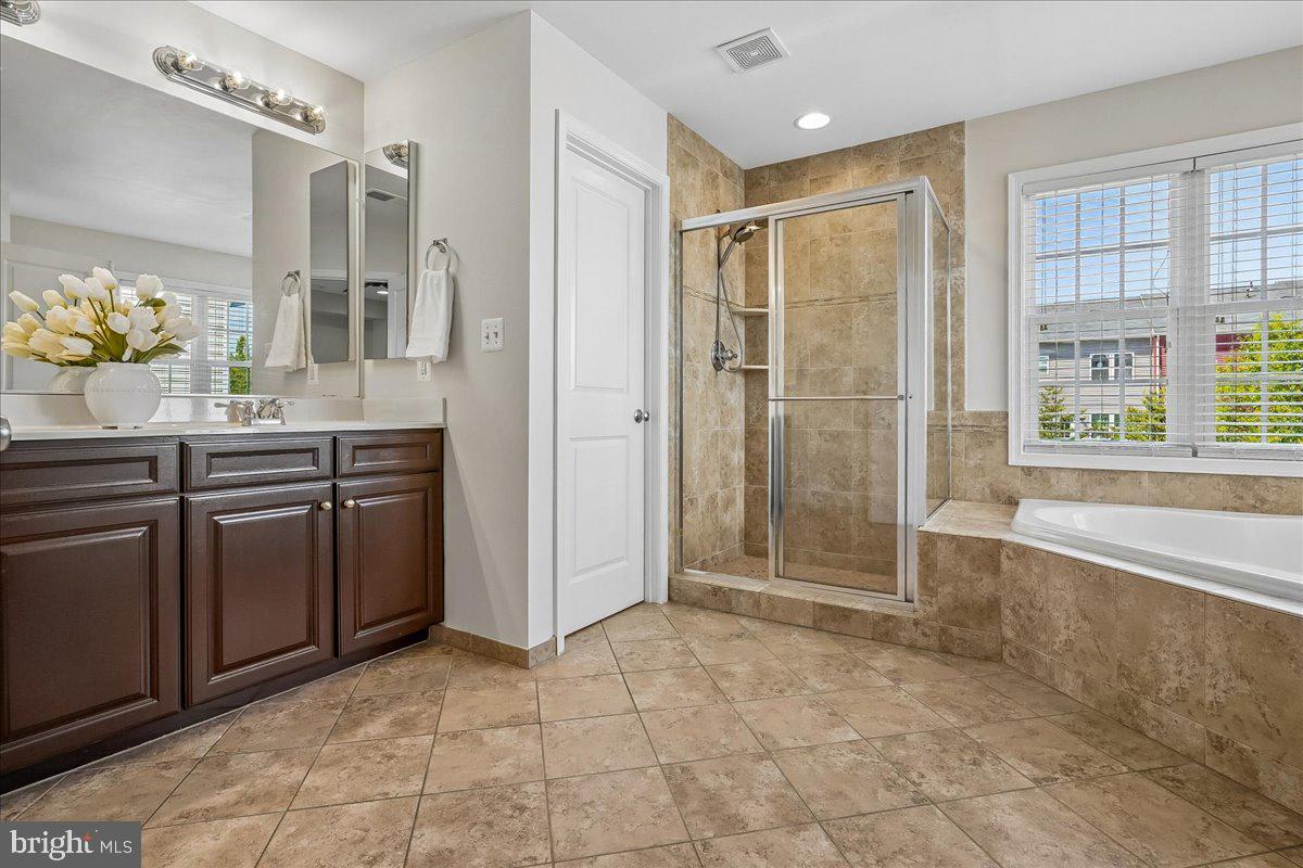 STRATSHIRE CROSSING - Residential