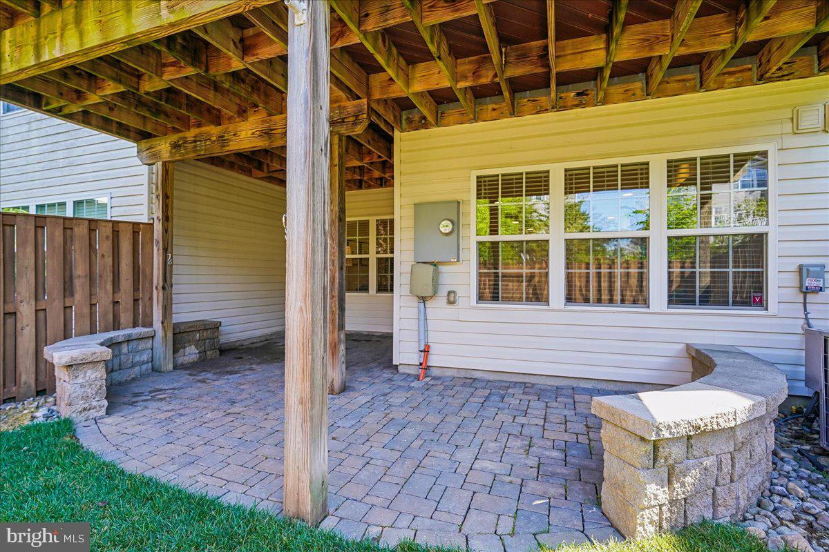 STRATSHIRE CROSSING - Residential