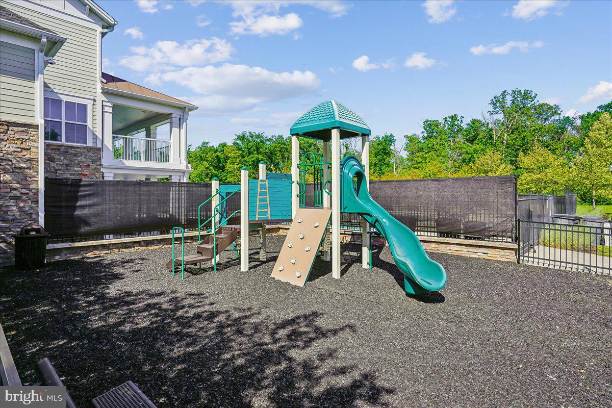 STRATSHIRE CROSSING - Residential
