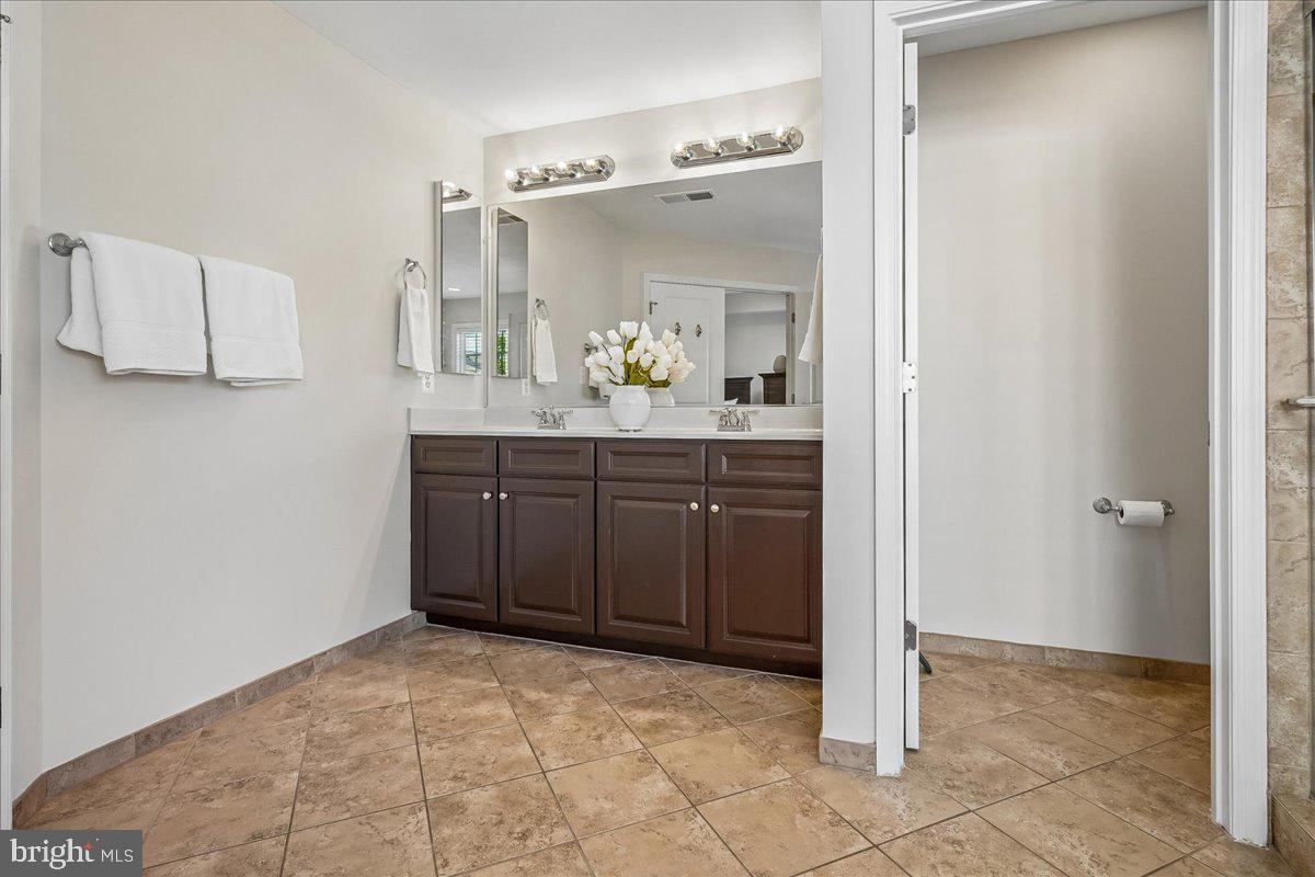 STRATSHIRE CROSSING - Residential