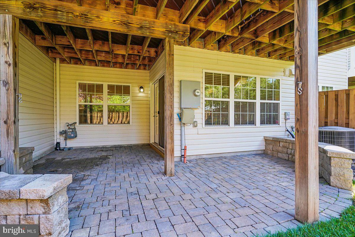 STRATSHIRE CROSSING - Residential