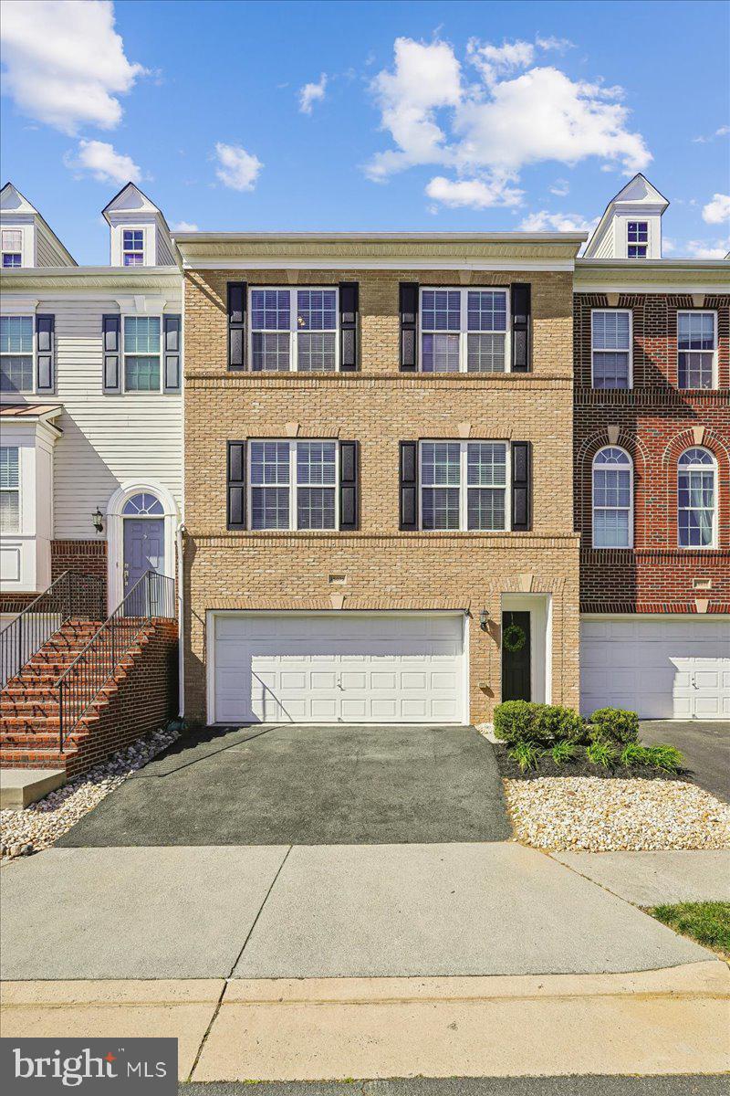STRATSHIRE CROSSING - Residential