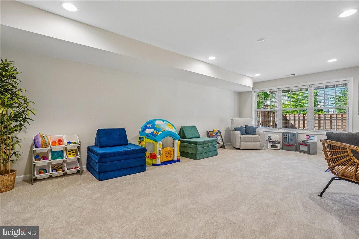 STRATSHIRE CROSSING - Residential