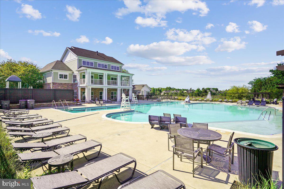 STRATSHIRE CROSSING - Residential