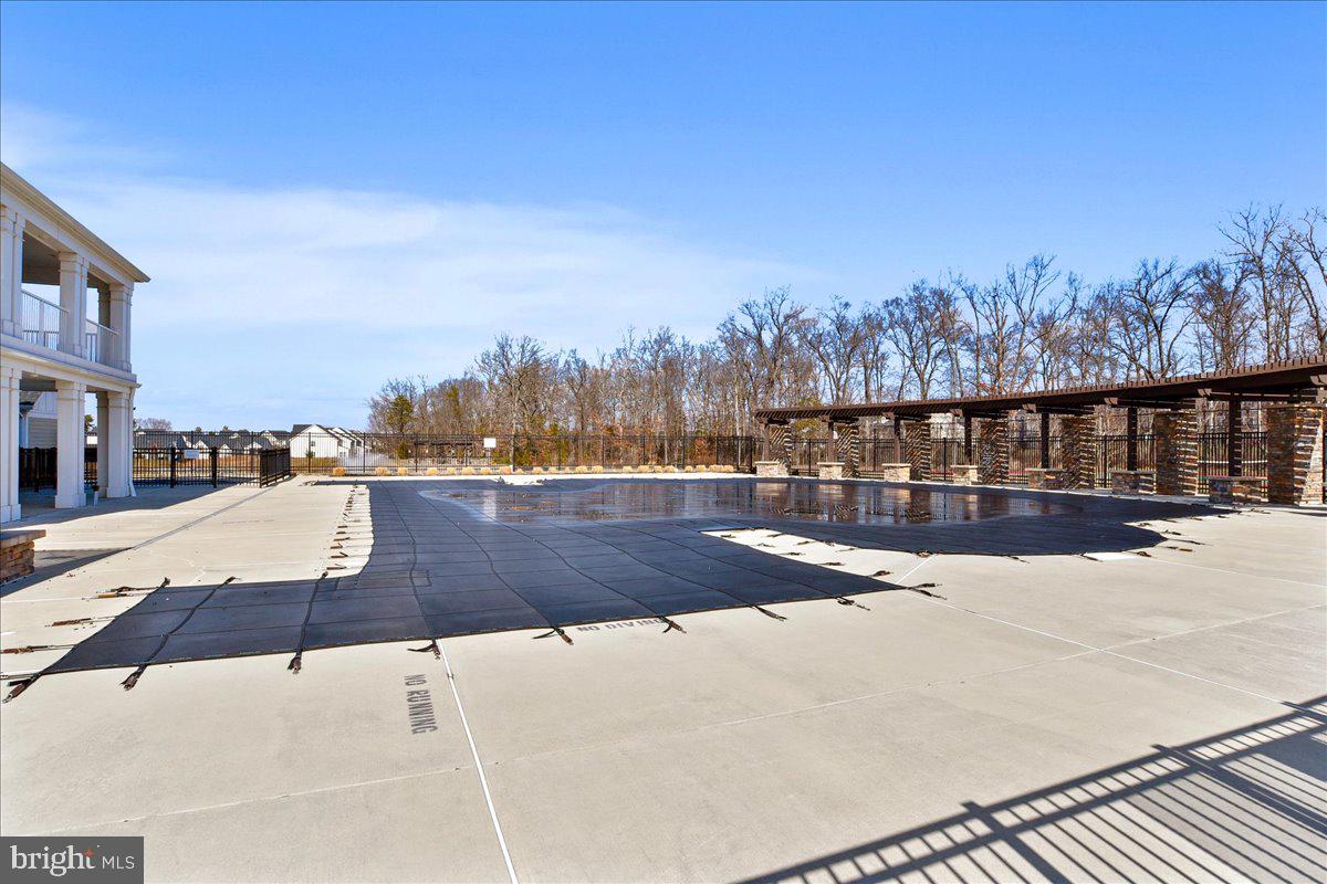 STRATSHIRE CROSSING - Residential
