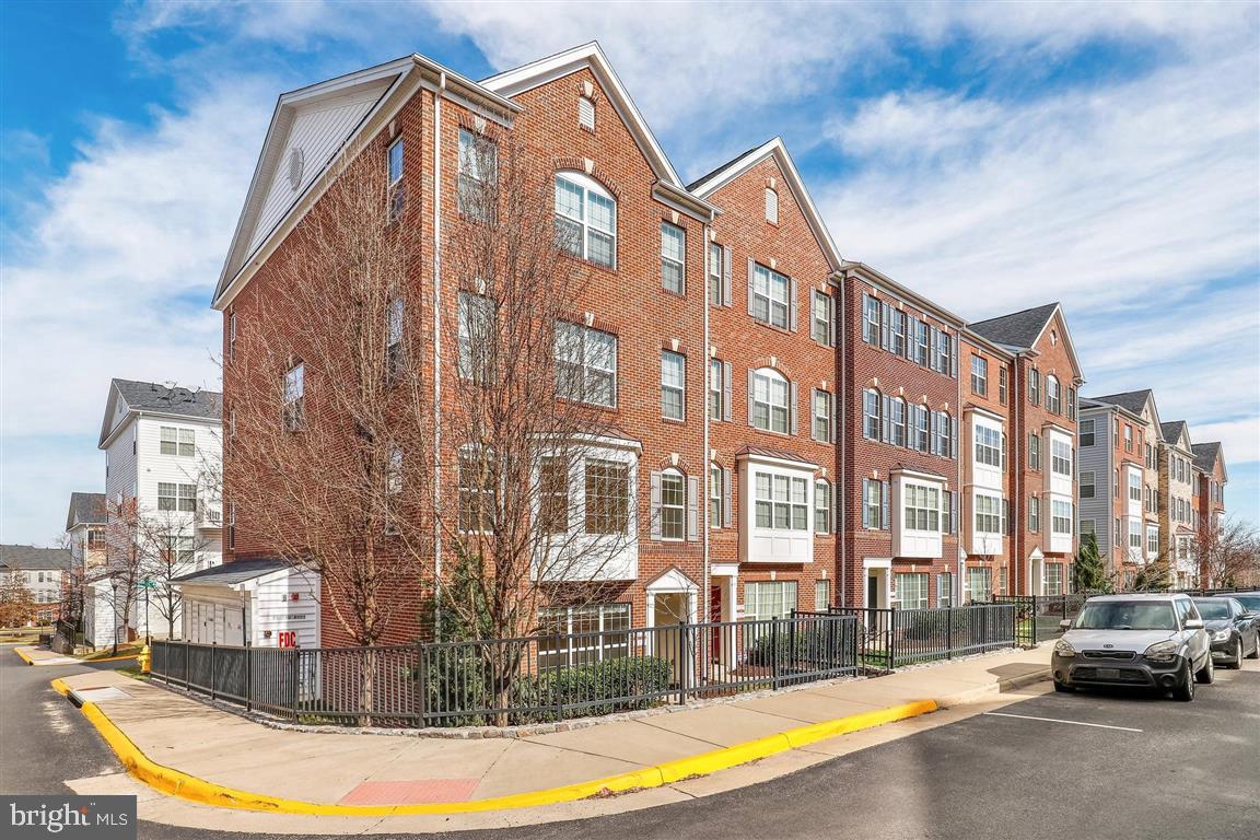 POTOMAC CLUB II - Residential Lease