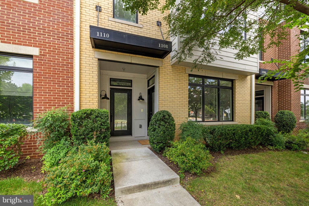 Photo of 1108 Ribbon Limestone Terrace SE, LEESBURG, VA 20175 (MLS # VALO2135888)
