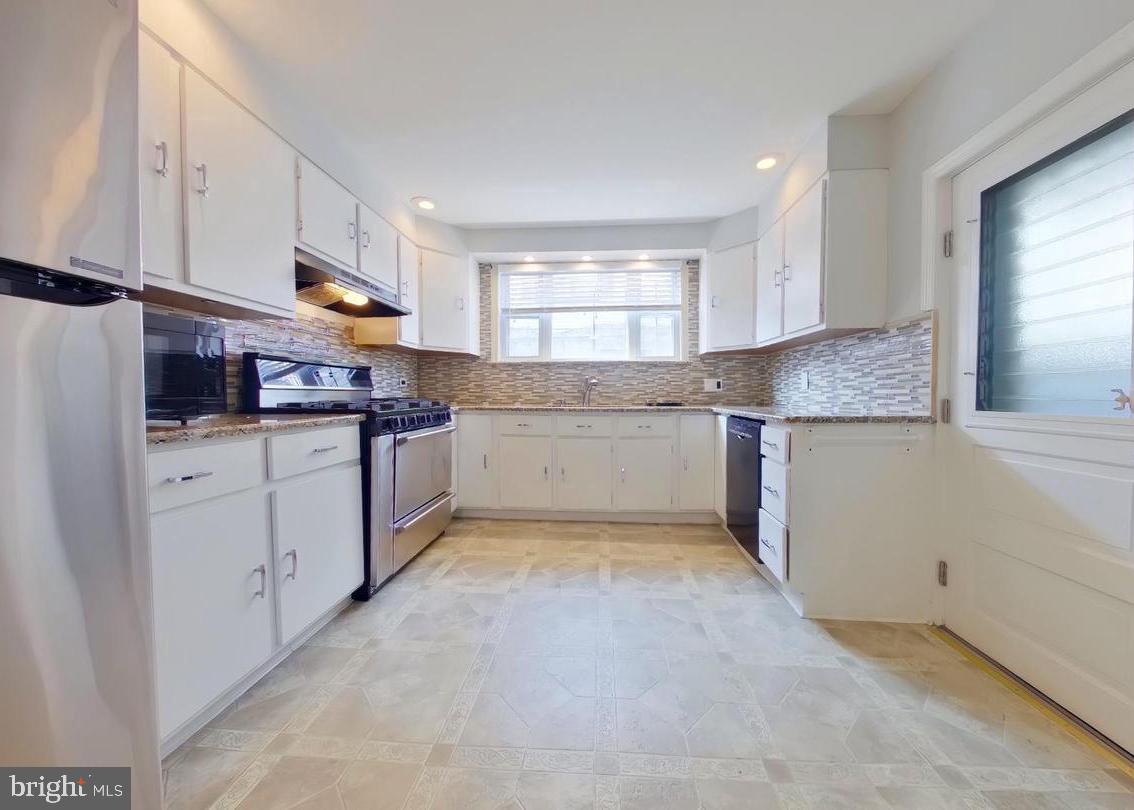 EAST PASSYUNK CROSSING - Residential Lease