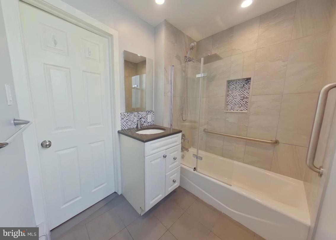 EAST PASSYUNK CROSSING - Residential Lease