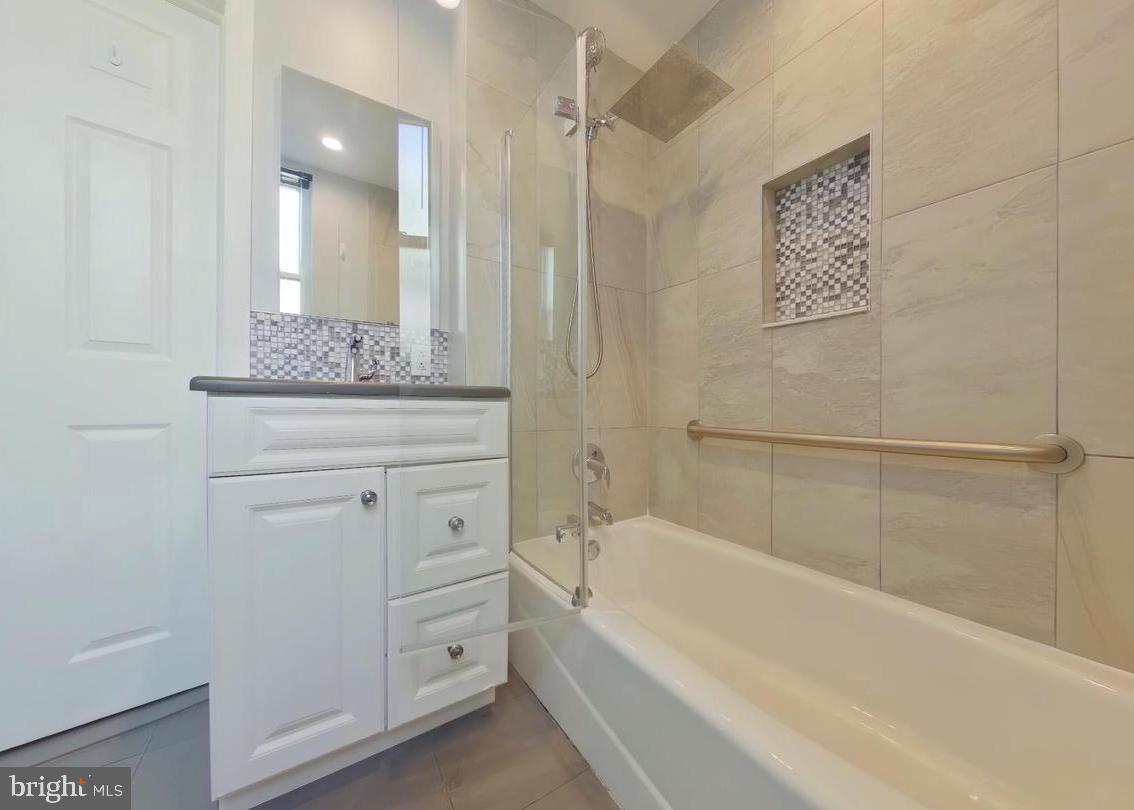 EAST PASSYUNK CROSSING - Residential Lease