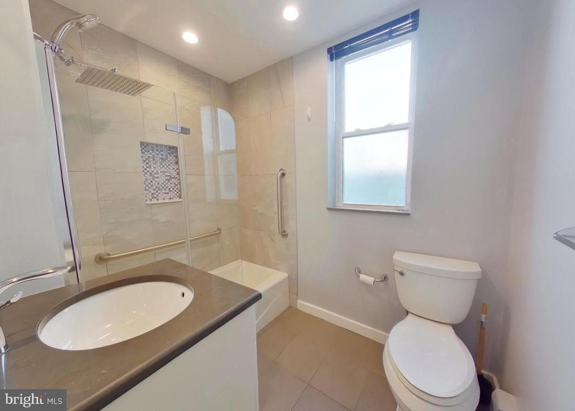 EAST PASSYUNK CROSSING - Residential Lease