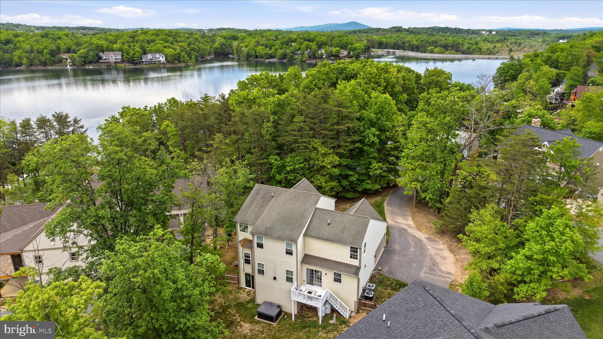 LAKE HOLIDAY ESTATES - Residential