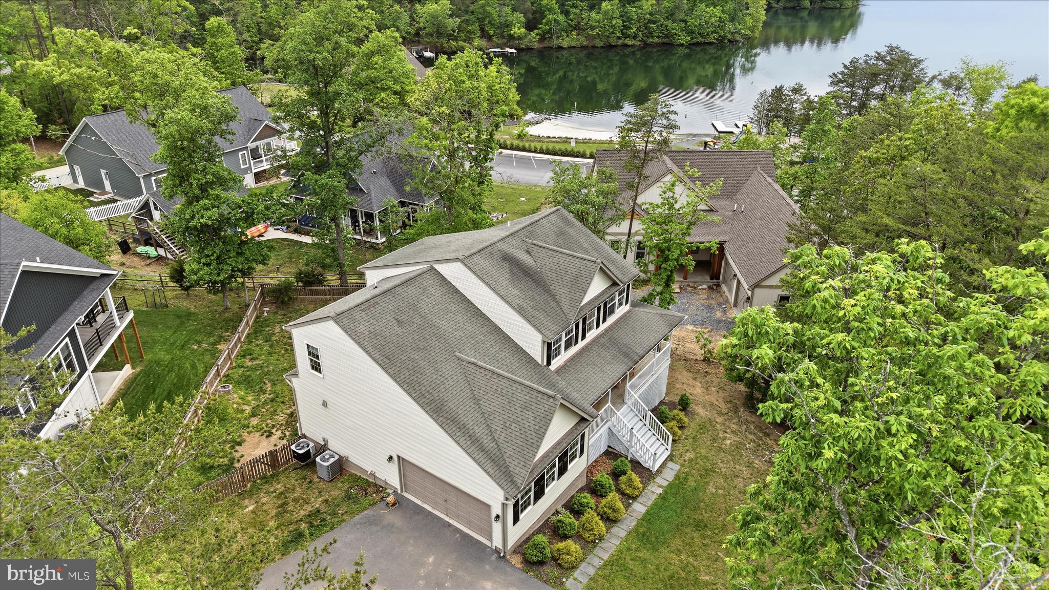 LAKE HOLIDAY ESTATES - Residential