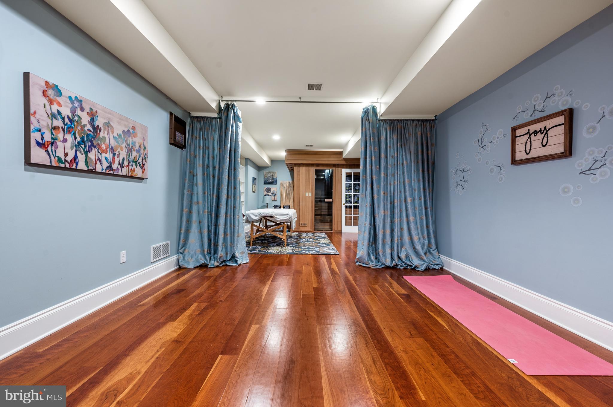 RADNOR HUNT - Residential