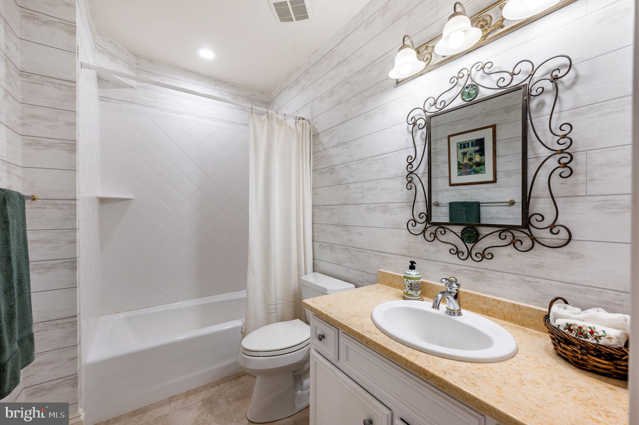 RADNOR HUNT - Residential