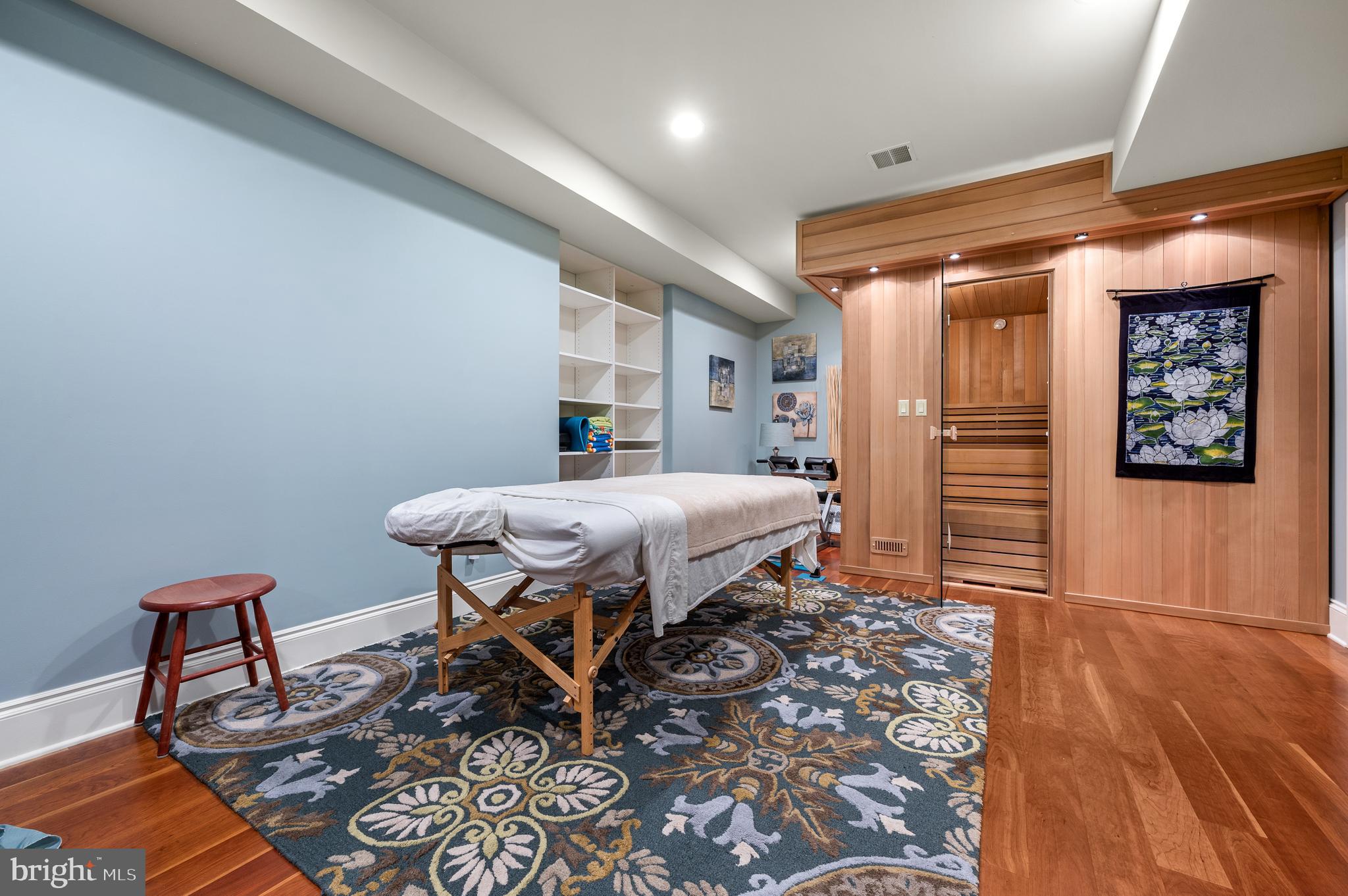 RADNOR HUNT - Residential