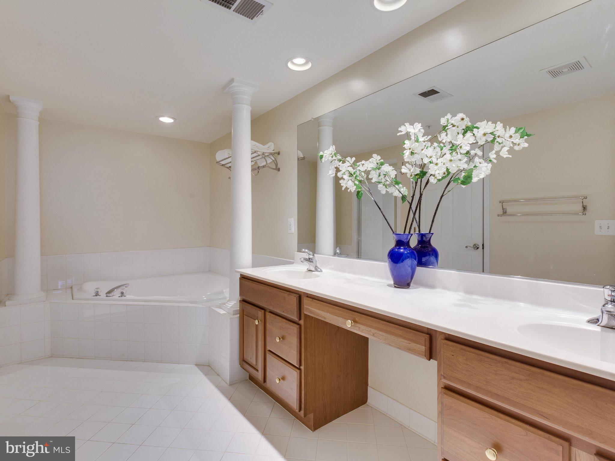 OLD TOWN CRESCENT - Residential