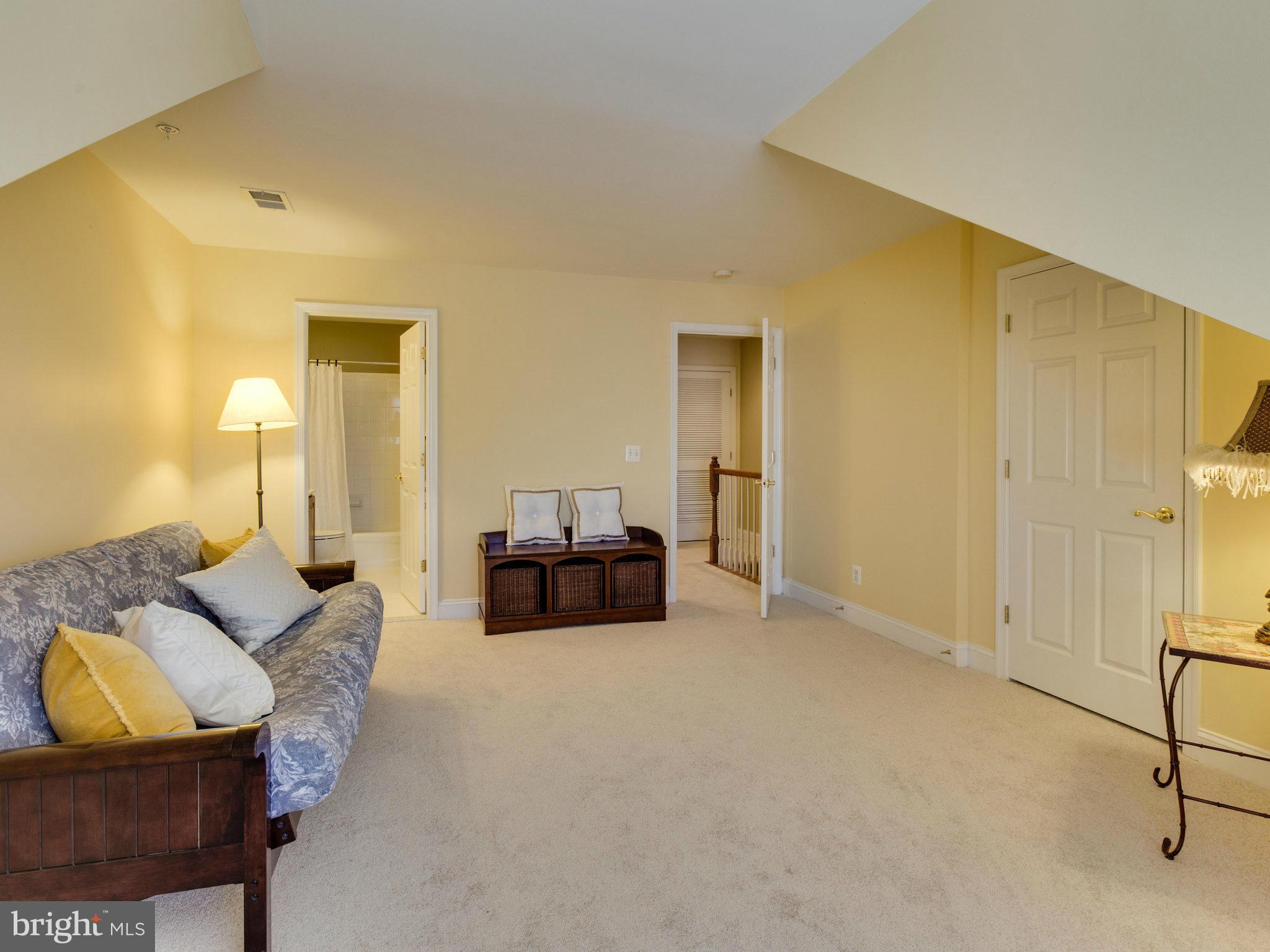 OLD TOWN CRESCENT - Residential