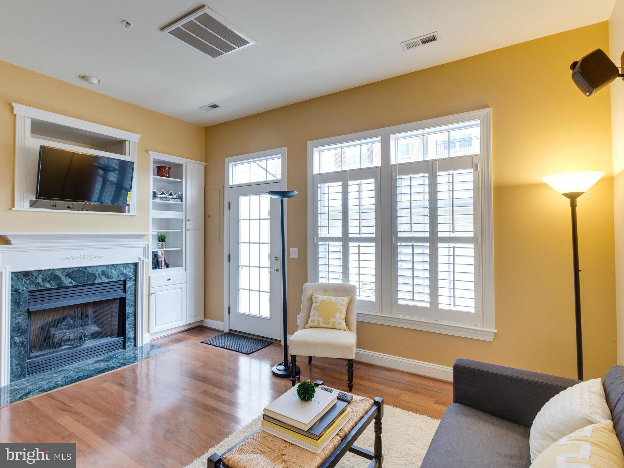 OLD TOWN CRESCENT - Residential