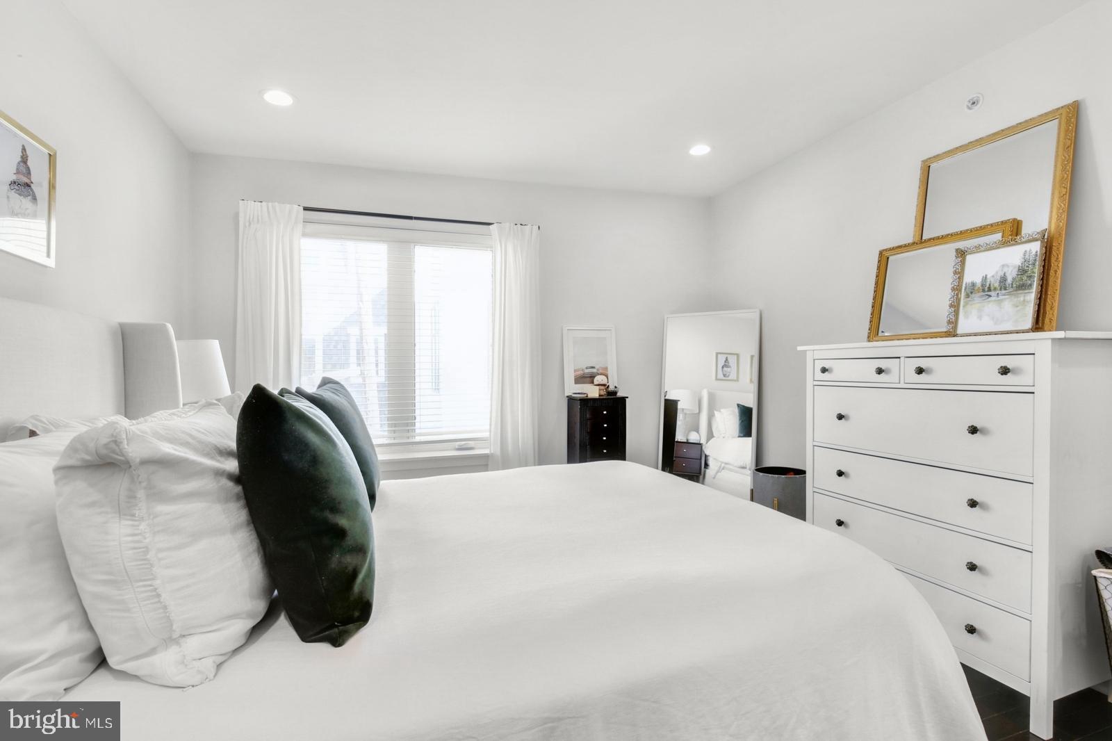 OLDE KENSINGTON - Residential Lease