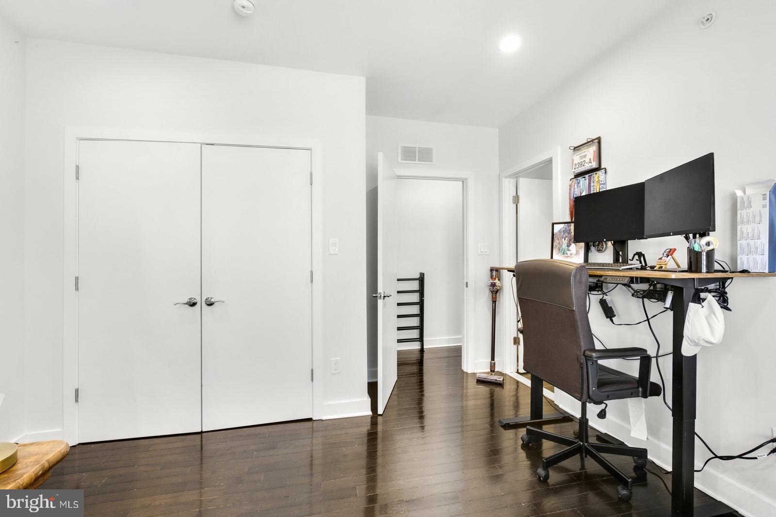 OLDE KENSINGTON - Residential Lease