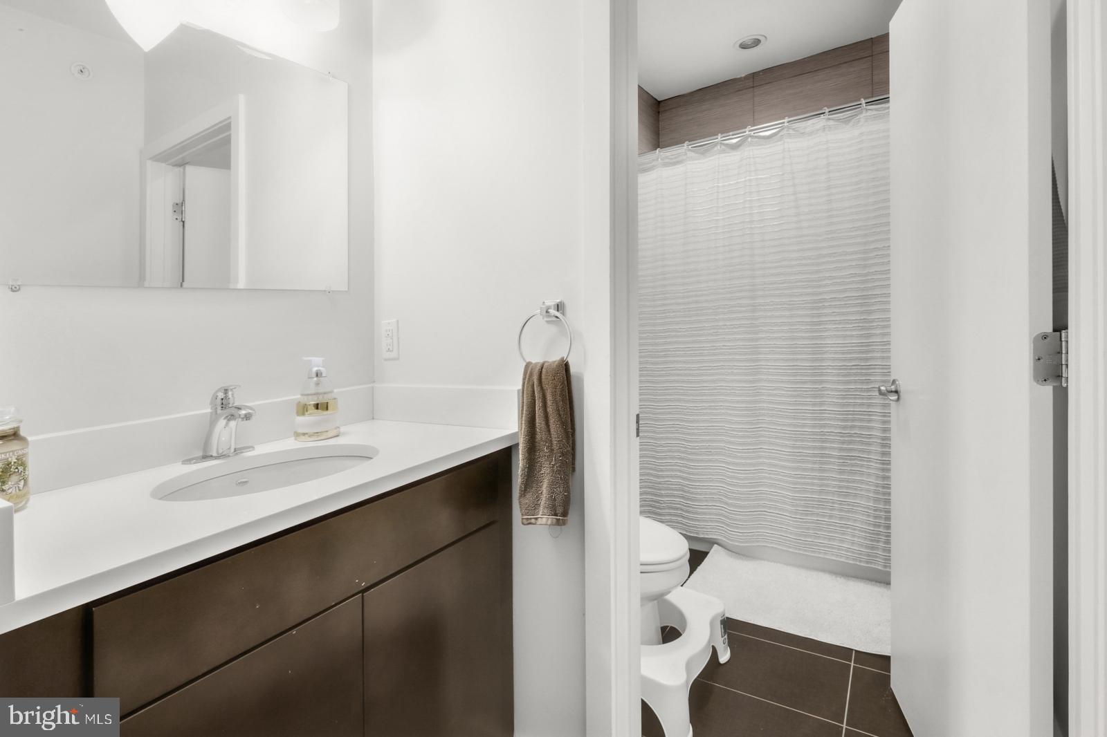 OLDE KENSINGTON - Residential Lease