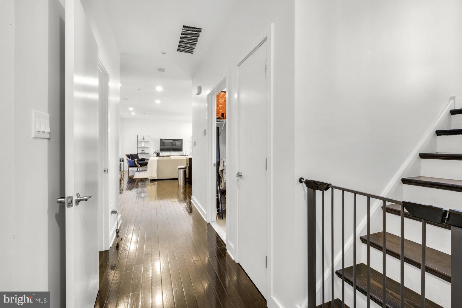 OLDE KENSINGTON - Residential Lease