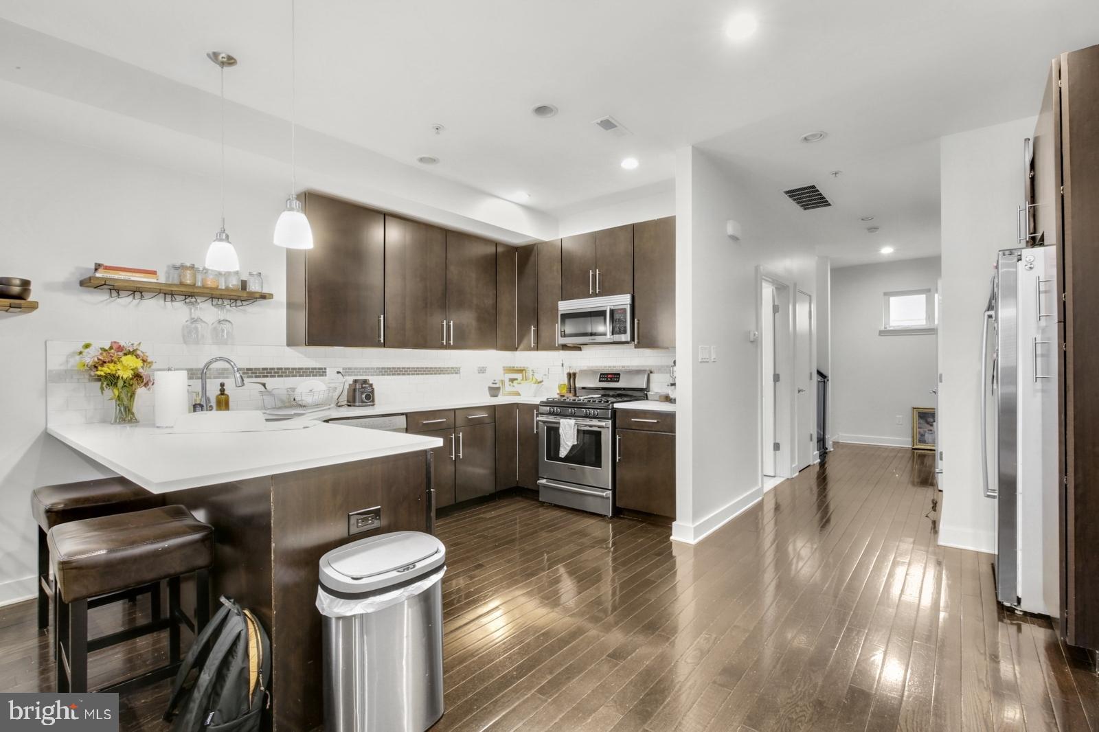 OLDE KENSINGTON - Residential Lease