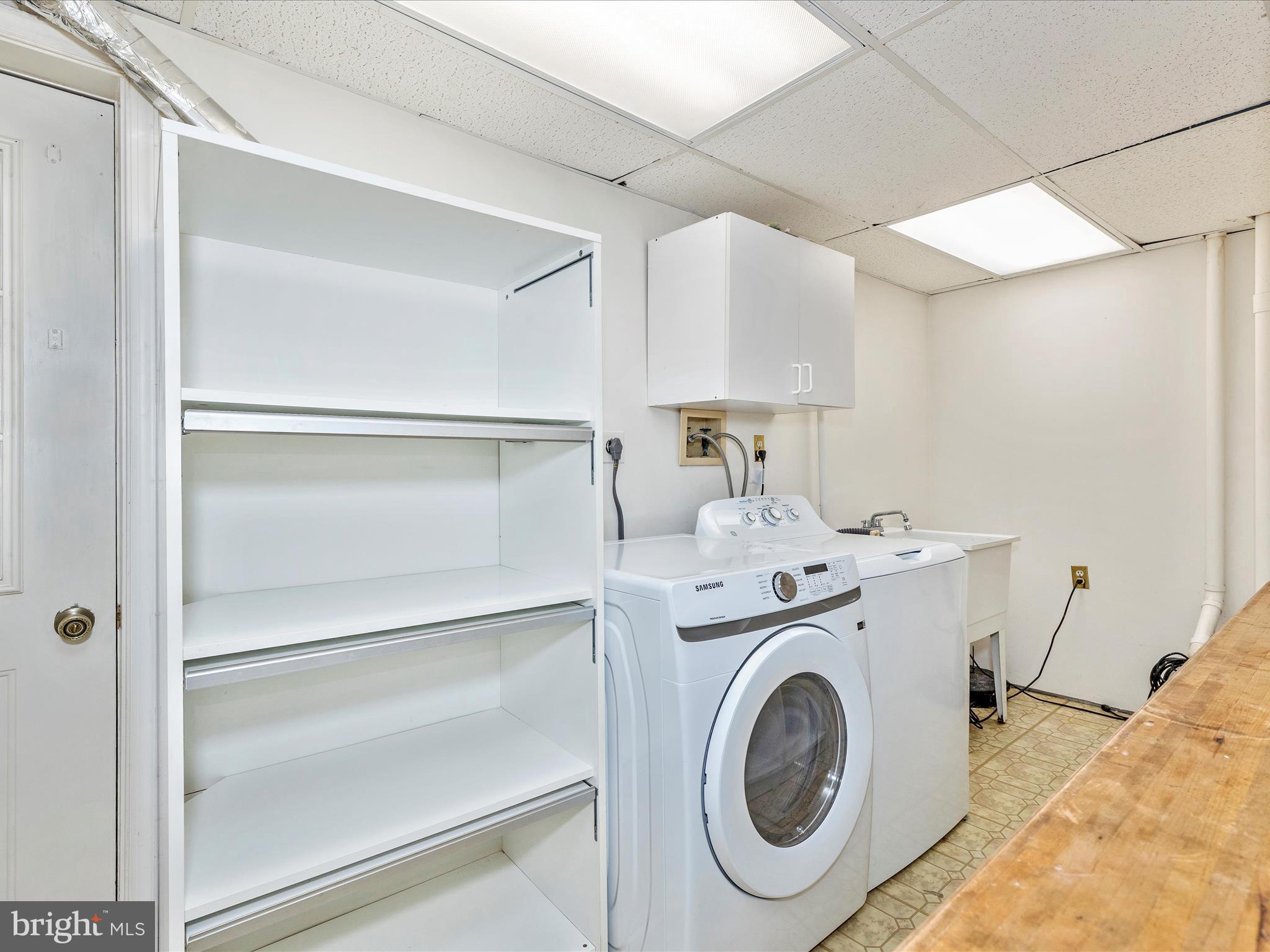 WINDY KNOLL - Residential Lease