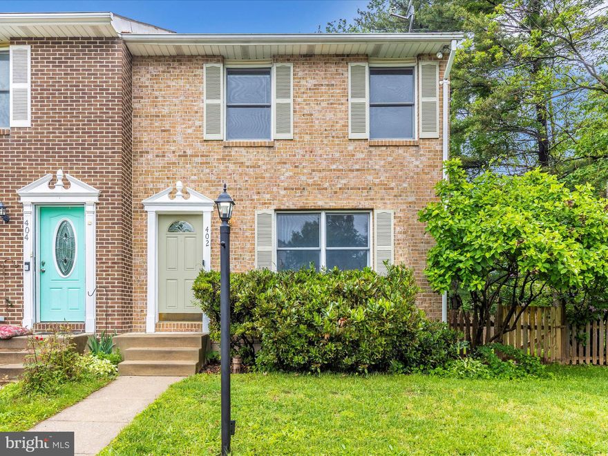 Nice end unit townhouse w/finished lower level.  Updated flooring and kitchen with maple cabinets, appliances, counters & lighting. Large maintenance-free deck and fenced rear yard backing to trees. Assigned parking with visitor spaces.