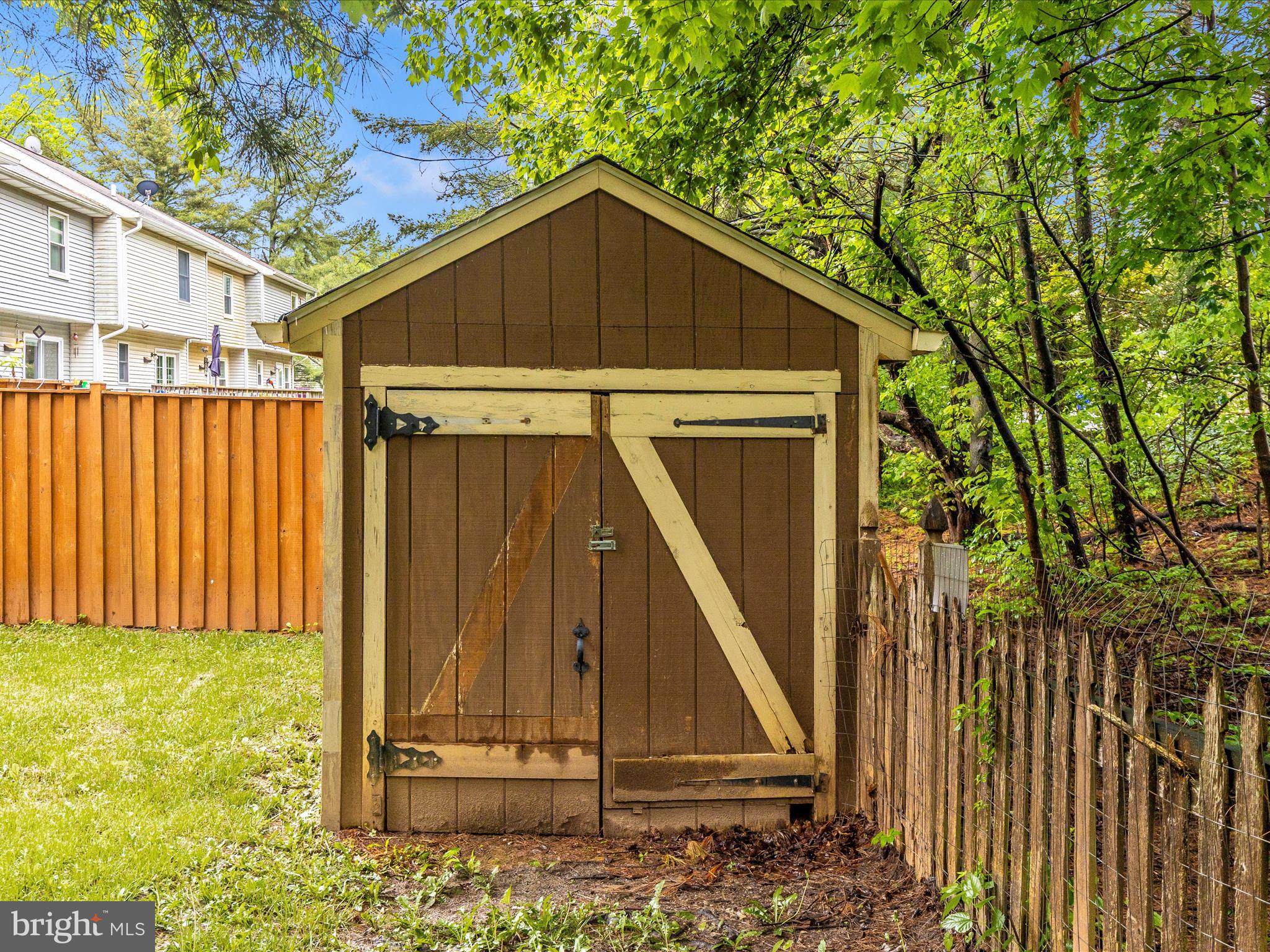 WINDY KNOLL - Residential Lease